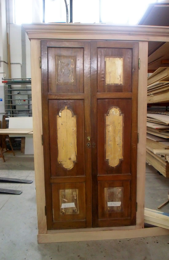 Restauro porta interna essenza noce laccato - Cà Bernardo - Venezia
