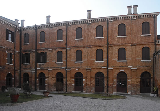 Rifacimento infissi, portoni, oscuri