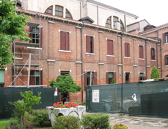 Rifacimento infissi, portoni, oscuri